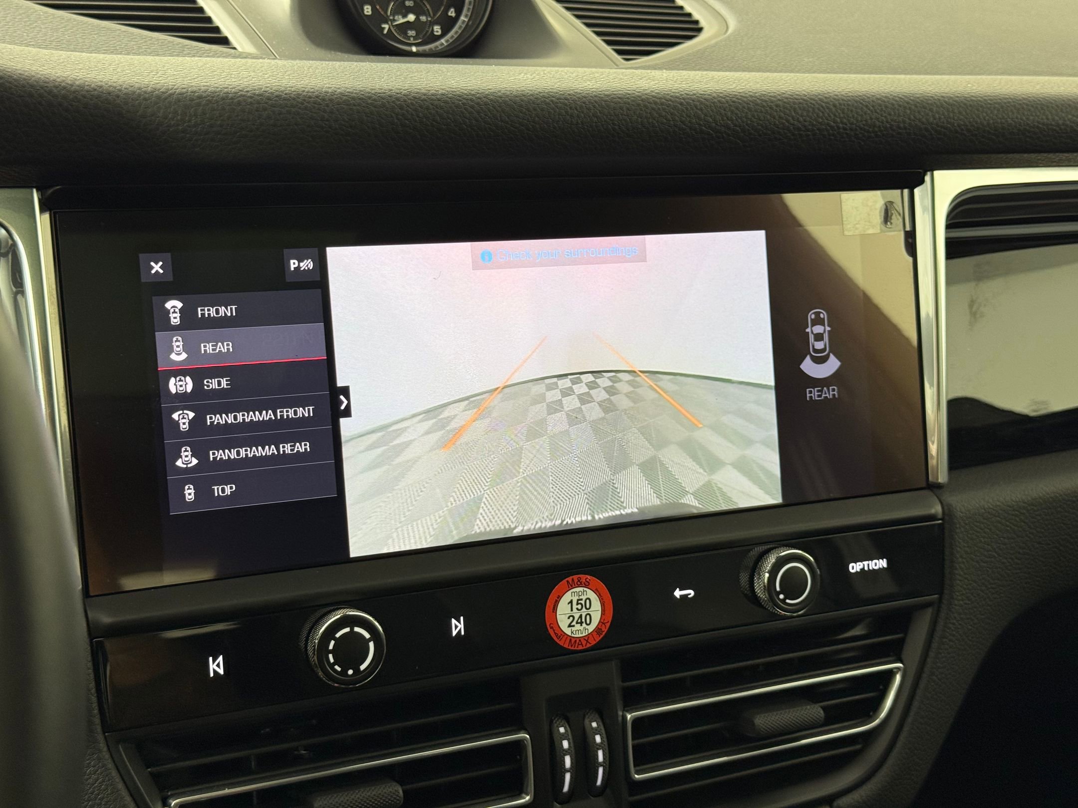 Certified 2025 Porsche Macan AWD/4WD image 30