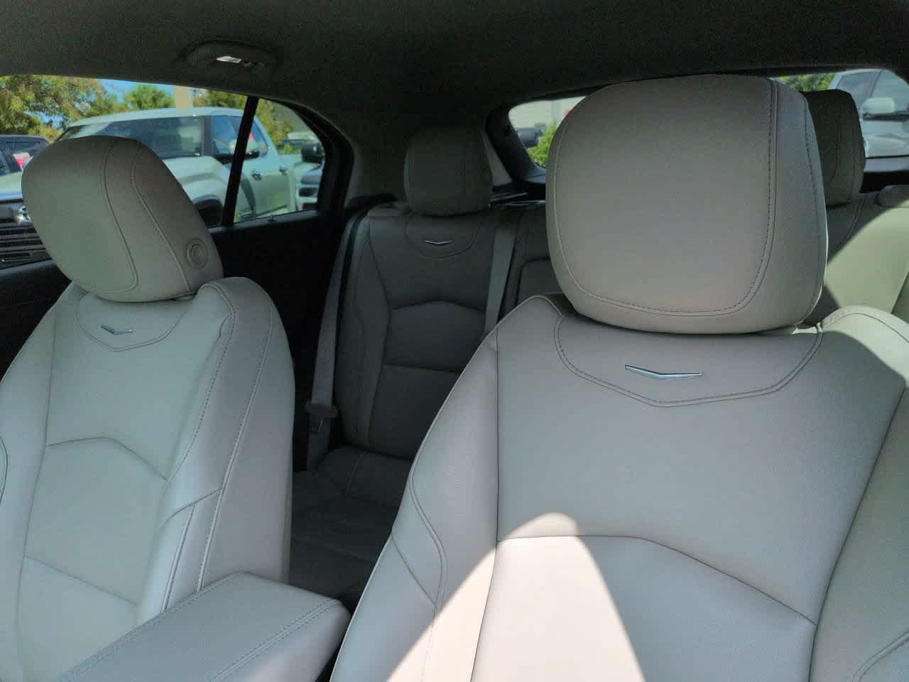 Used 2023 Cadillac XT4 Luxury FWD image 8