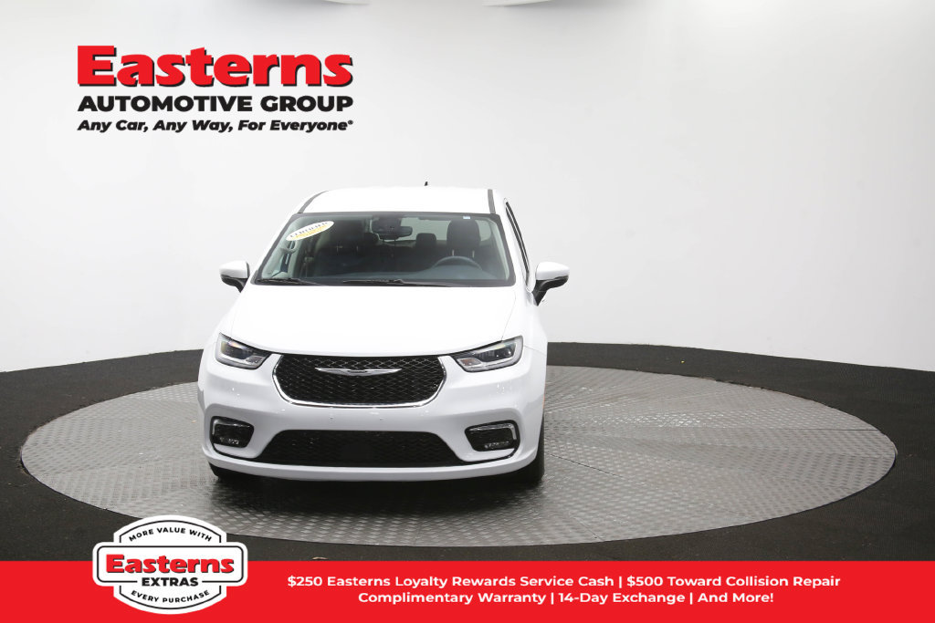 Used 2023 Chrysler Pacifica Touring-L FWD image 55