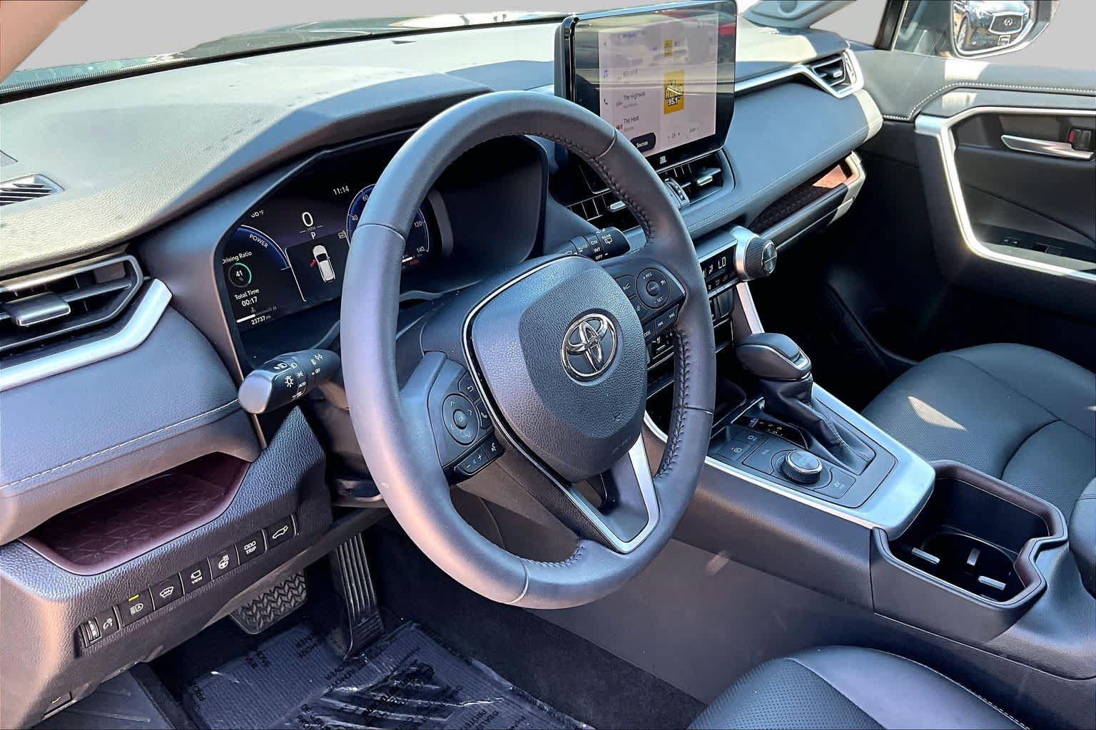 Used 2023 Toyota RAV4 Limited AWD/4WD image 18