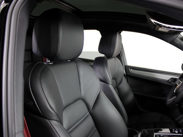 New 2026 Porsche Macan AWD/4WD image 29