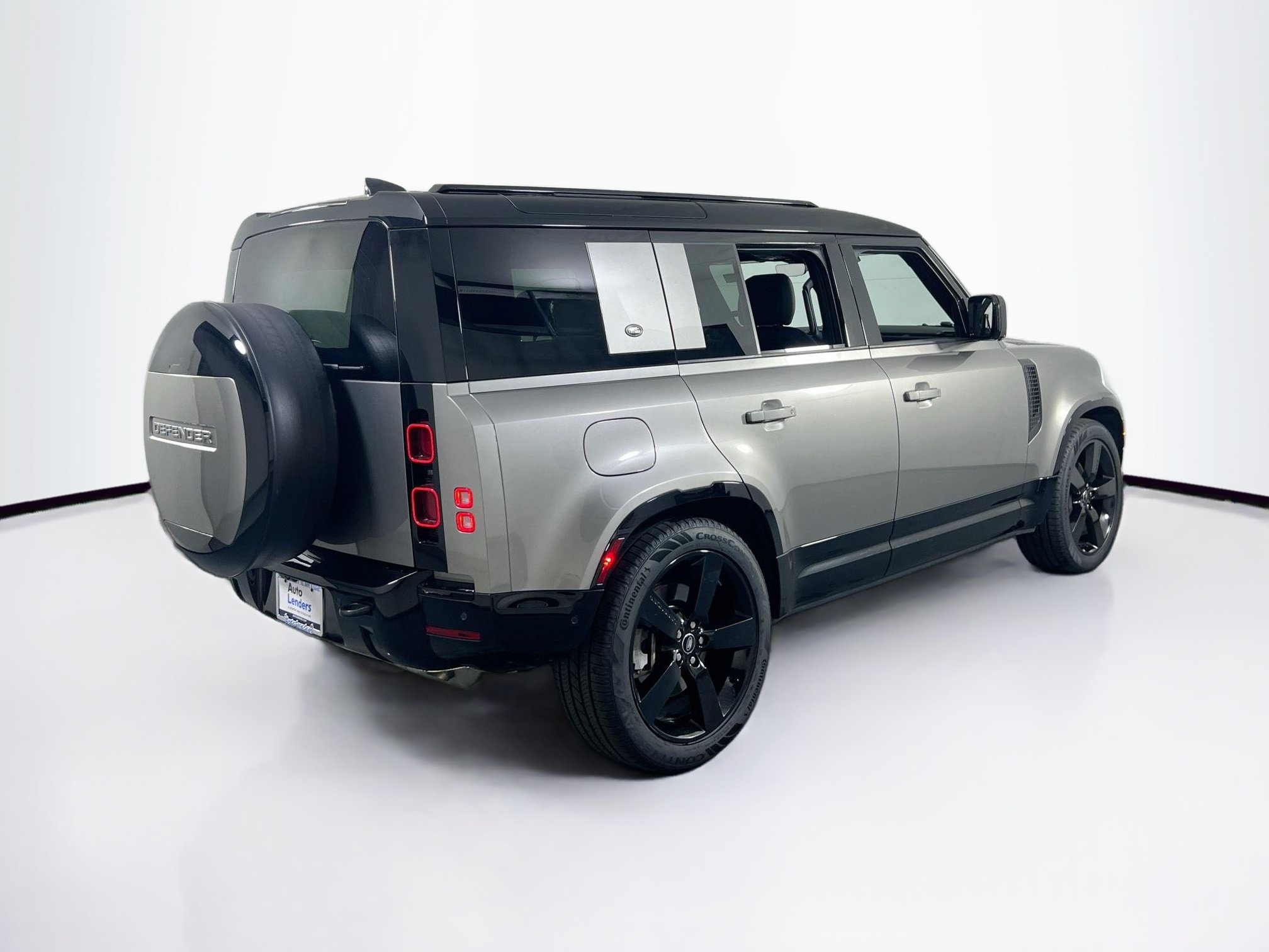 Used 2024 Land Rover Defender 110 X-Dynamic SE AWD/4WD image 5