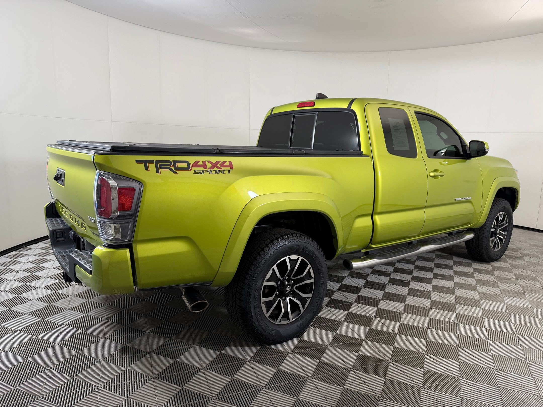 Used 2023 Toyota Tacoma TRD Sport w/ TRD Premium Sport Package AWD/4WD image 9
