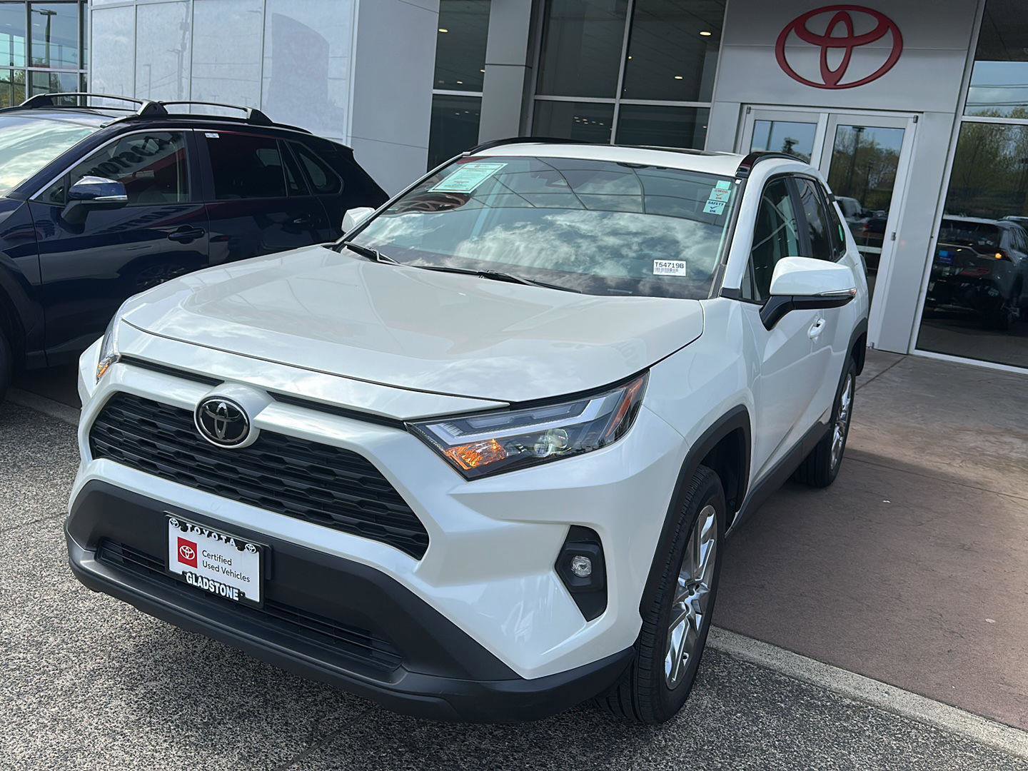 Certified 2022 Toyota RAV4 XLE Premium AWD/4WD image 4