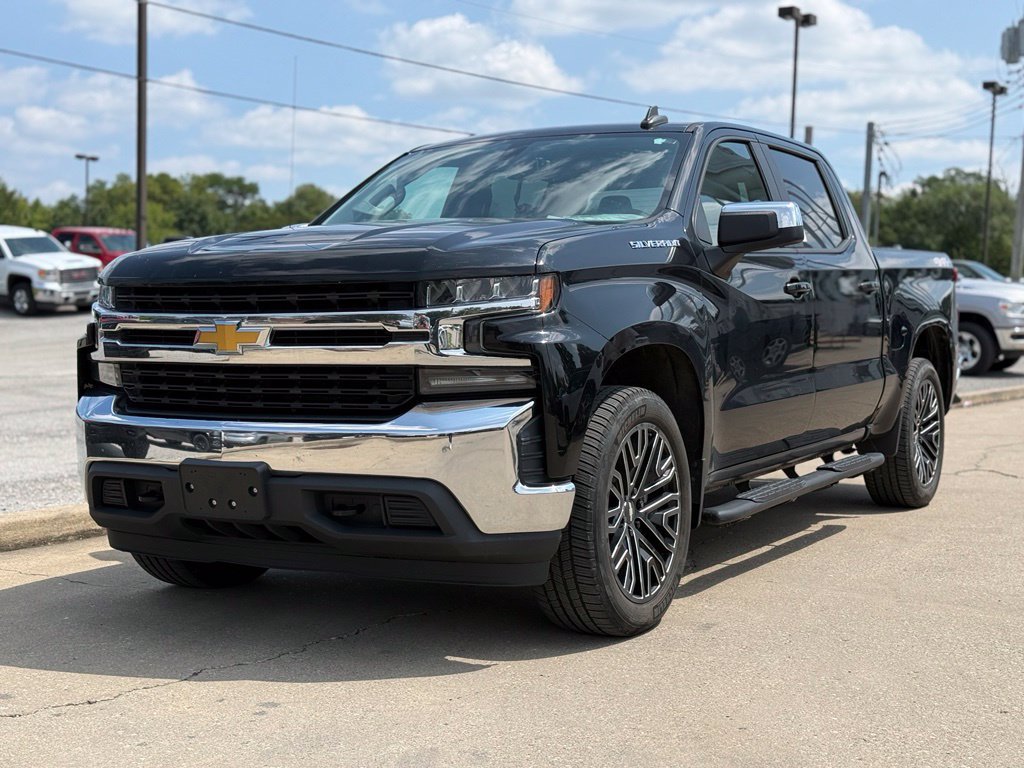 Used 2020 Chevrolet Silverado 1500 LT w/ LT Value Package AWD/4WD image 2