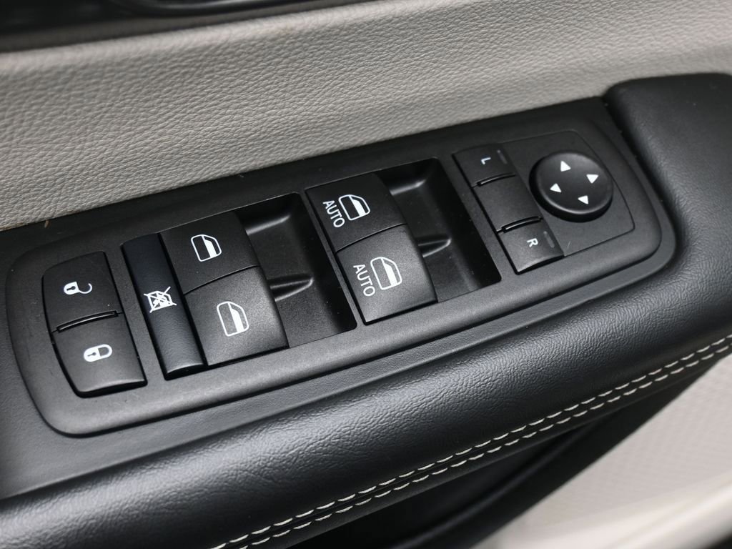 Certified 2024 Chrysler Pacifica Select image 10