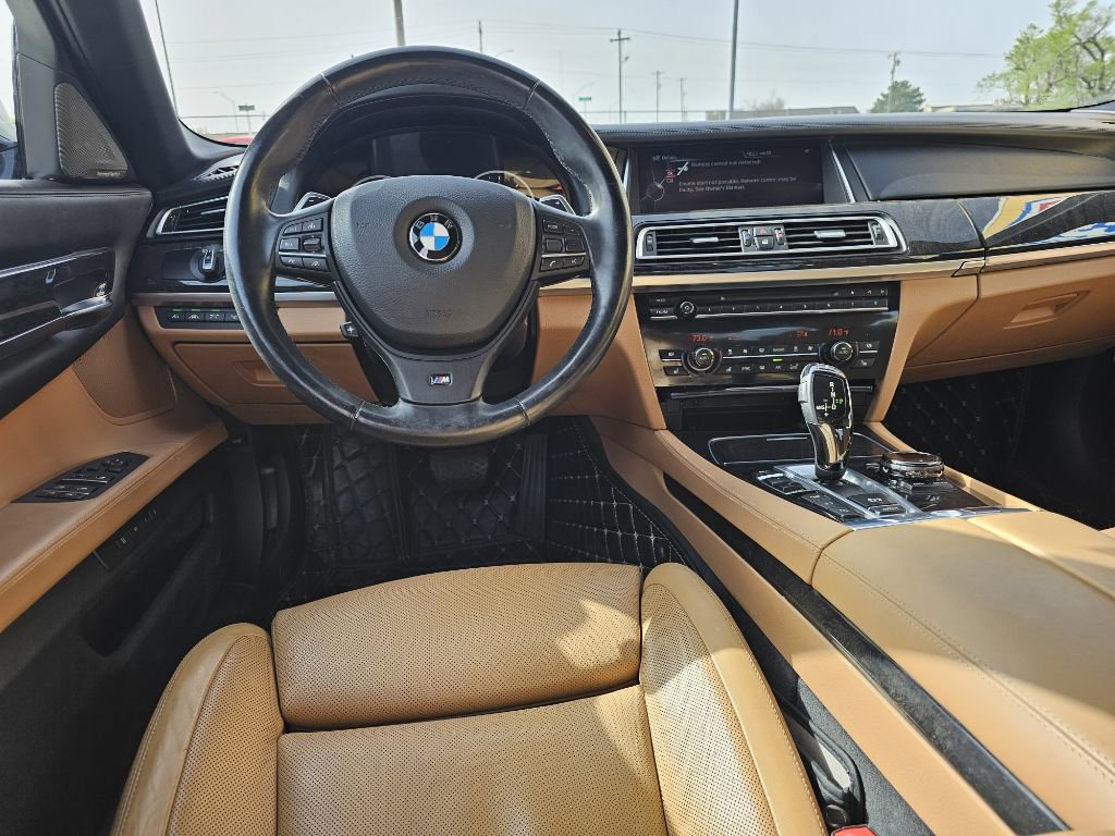 Used 2015 BMW 750Li xDrive image 22