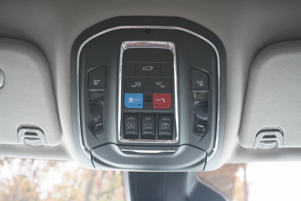 Used 2023 Jeep Wagoneer 4WD w/ Premium Group I image 22