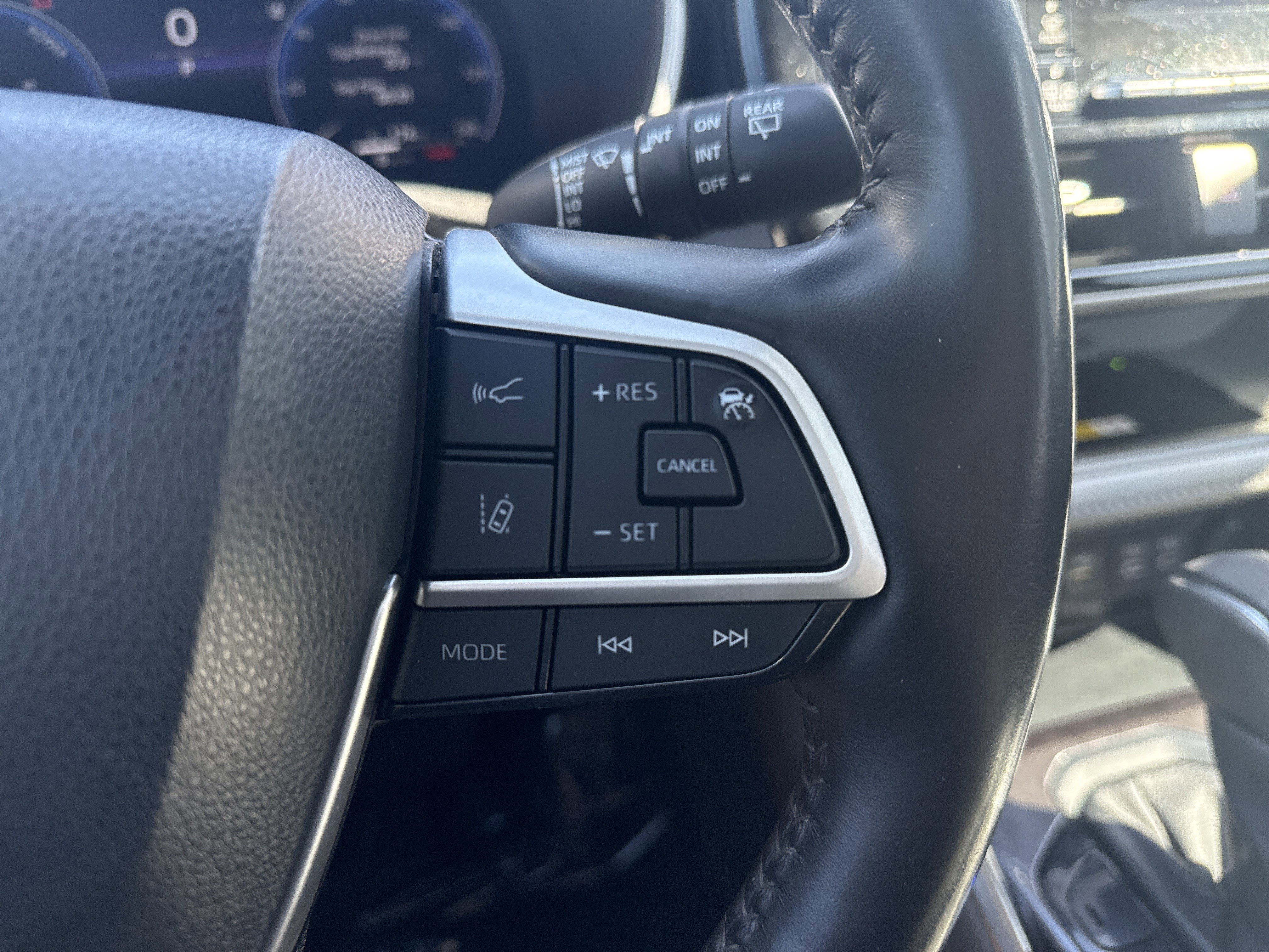 Used 2023 Toyota Highlander Limited AWD/4WD image 18