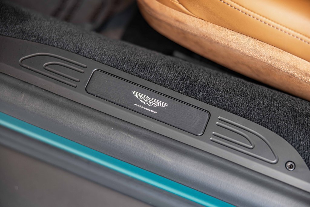 Used 2025 Aston Martin V8 Vantage Coupe image 22