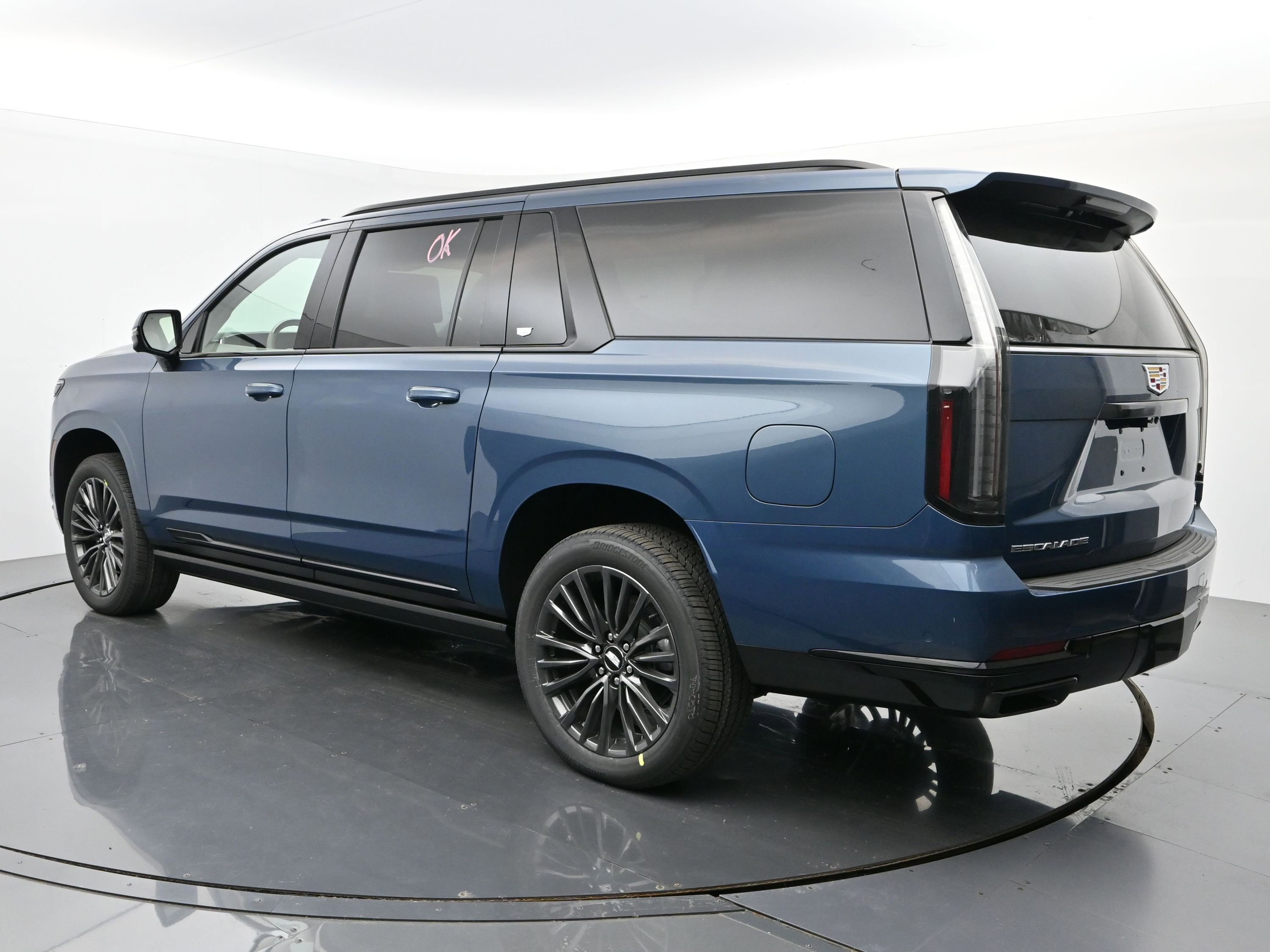 New 2026 Cadillac Escalade ESV Platinum Sport image 3