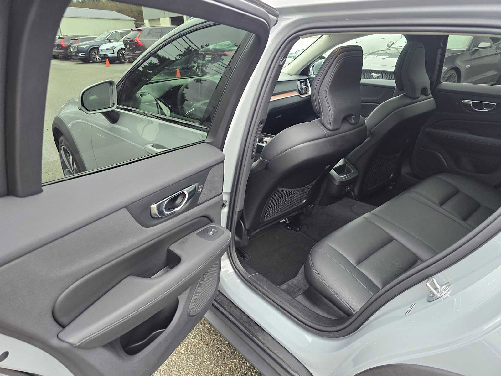 Certified 2025 Volvo V60 B5 Cross Country Plus image 15