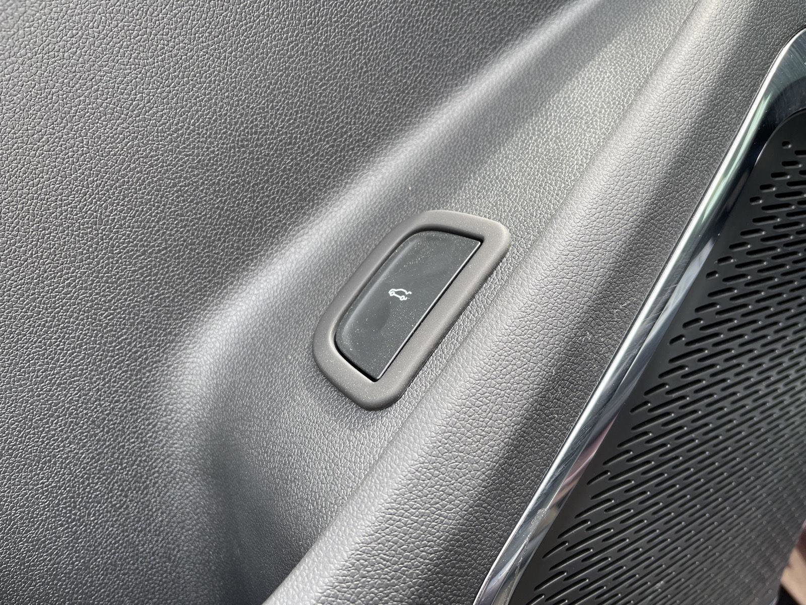 Used 2025 Chevrolet Traverse High Country w/ LPO, Floor Liner Package AWD/4WD image 14