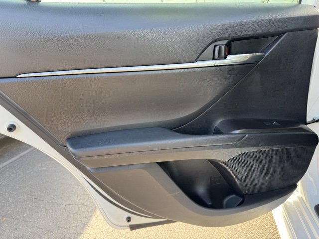 Used 2023 Toyota Camry SE image 9