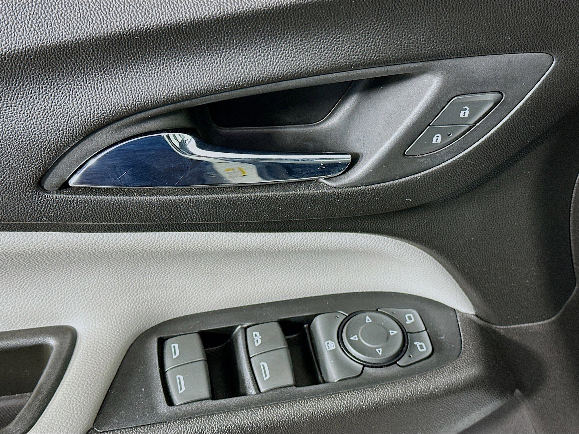 Used 2020 Chevrolet Equinox LS FWD image 15