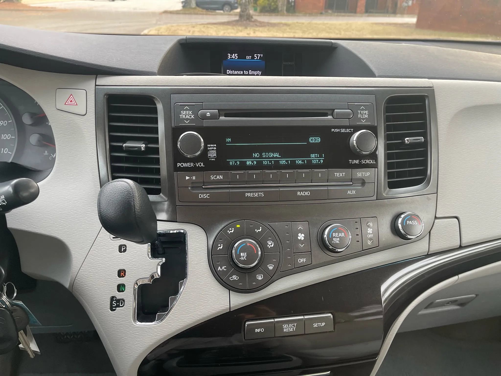 Used 2012 Toyota Sienna LE image 19