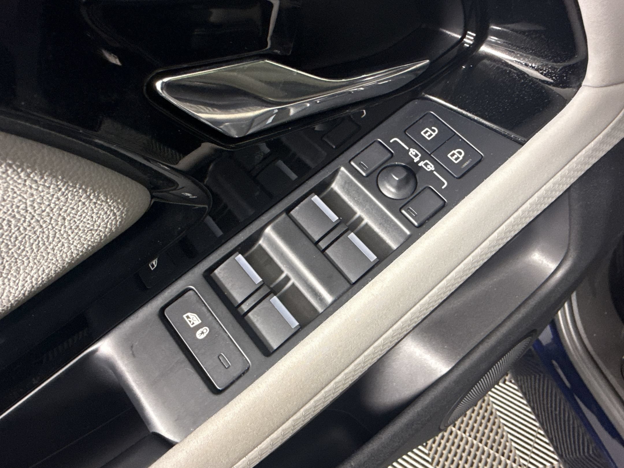 Used 2023 Land Rover Range Rover Evoque S AWD/4WD image 13