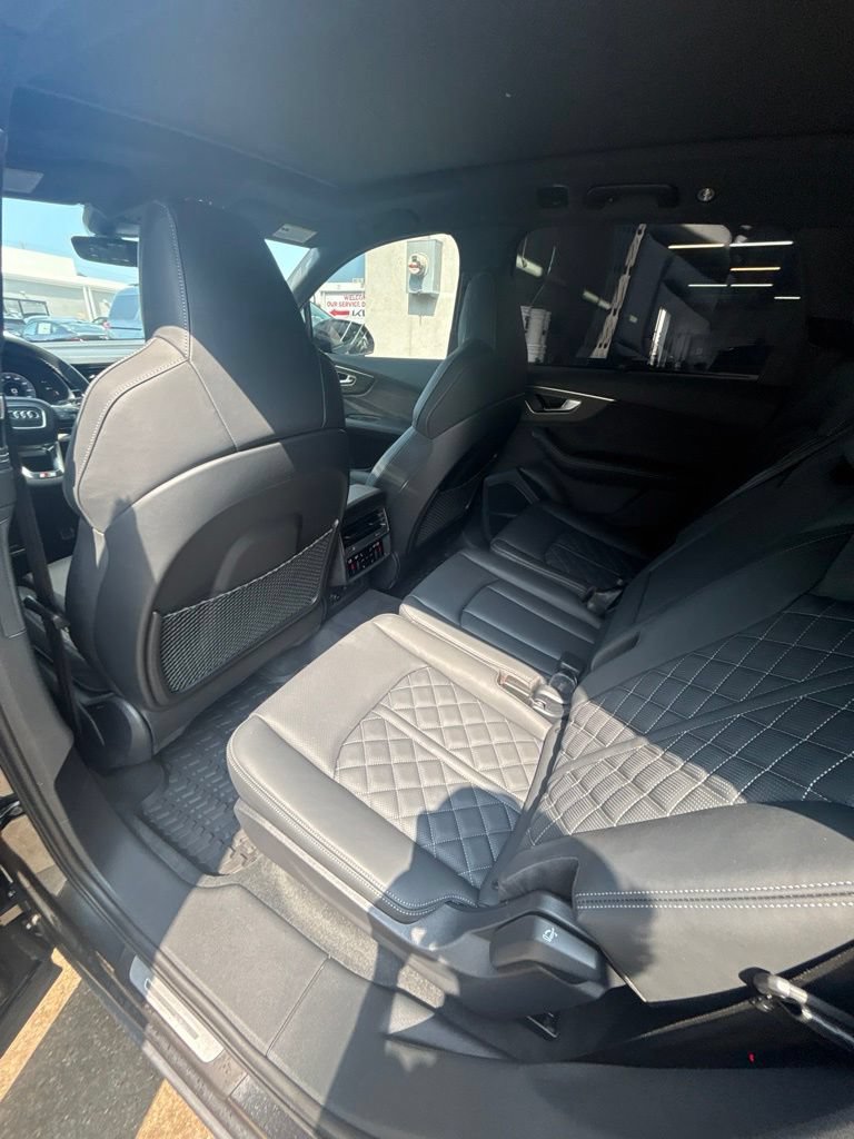 Used 2025 Audi SQ7 Prestige AWD/4WD image 16