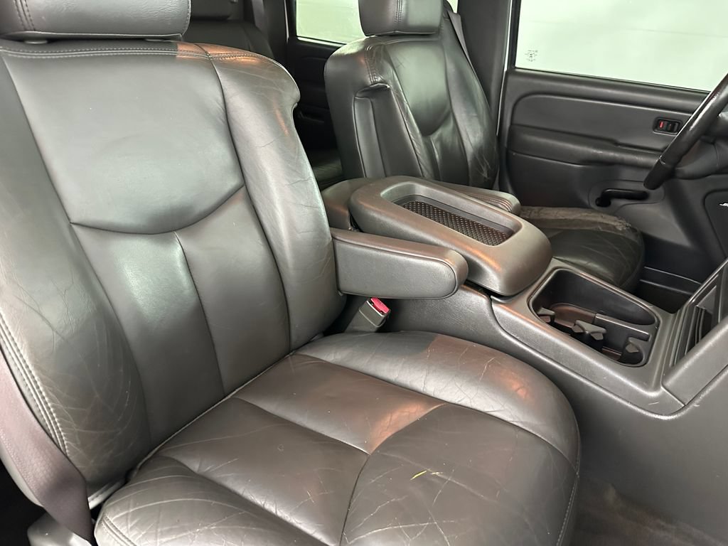 Used 2004 Chevrolet Avalanche 2500 w/ Preferred Equipment Group AWD/4WD image 26