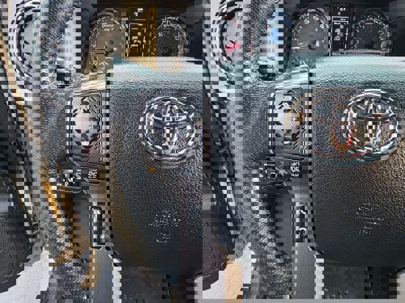 Used 2017 Toyota Tacoma TRD Off-Road image 35