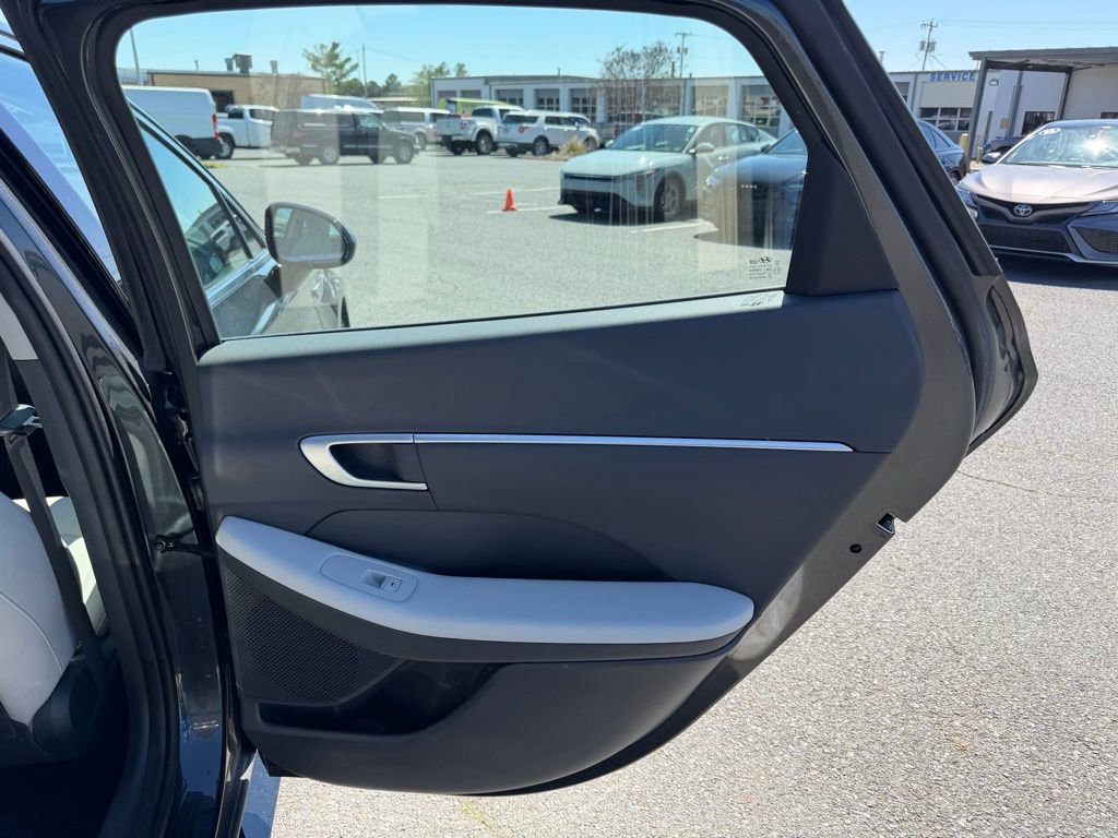 Used 2025 Hyundai Sonata SEL FWD image 34