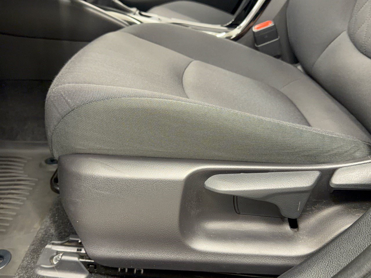 Used 2022 Toyota Corolla LE FWD image 16