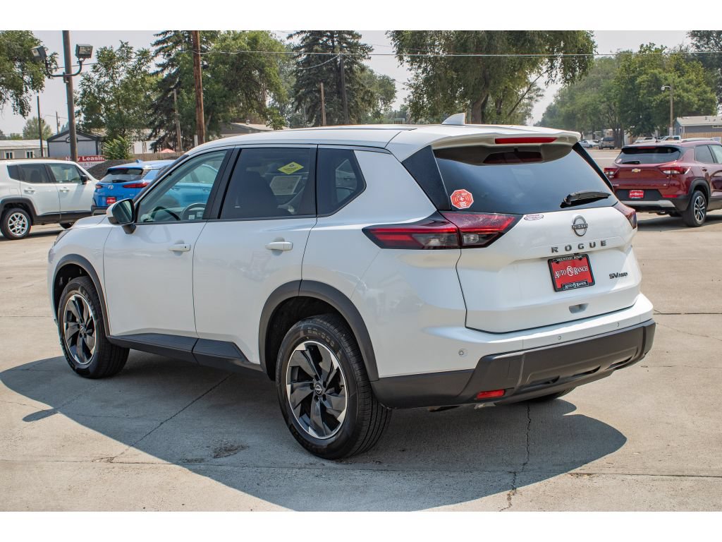 Used 2024 Nissan Rogue SV AWD/4WD image 6