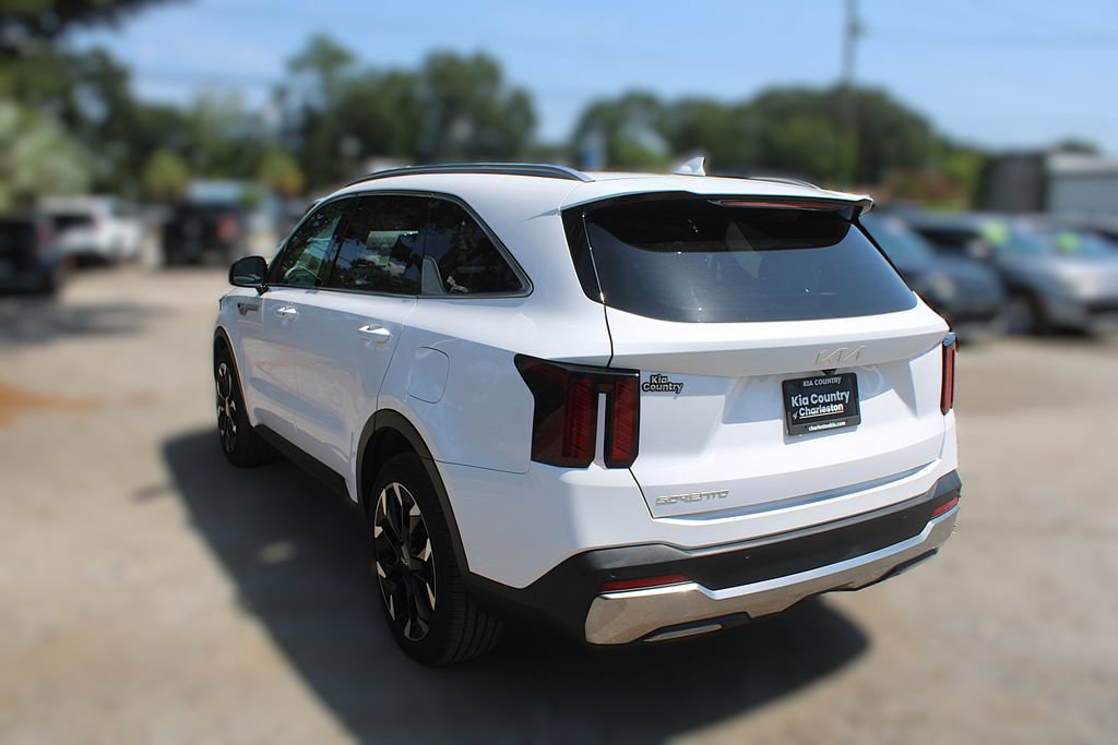 Certified 2025 Kia Sorento EX w/ Panoramic Sunroof Package FWD image 13