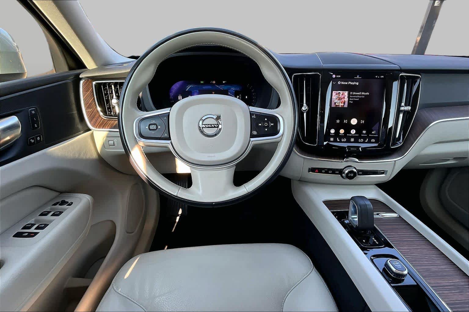 Used 2022 Volvo XC60 B5 Momentum w/ Protection Package Premier AWD/4WD image 5