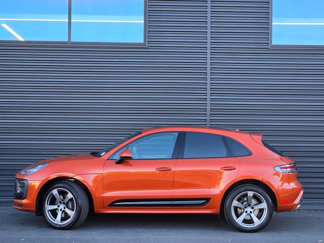 Used 2025 Porsche Macan image 2