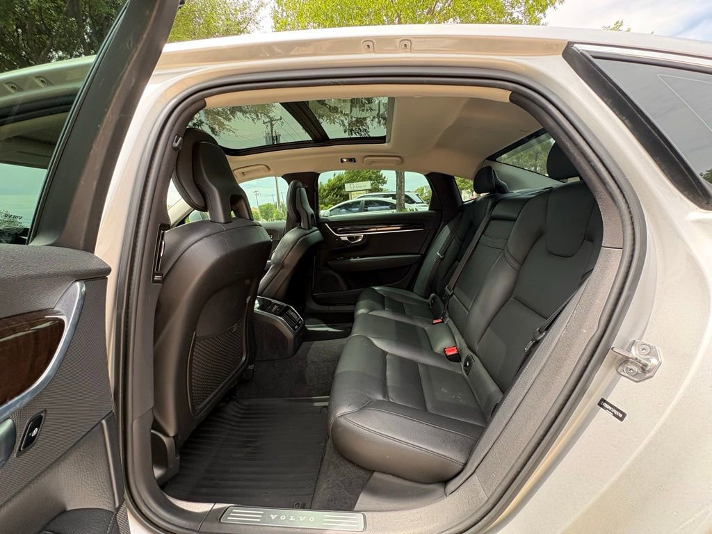 Used 2018 Volvo S90 T5 Momentum w/ Convenience Package image 10