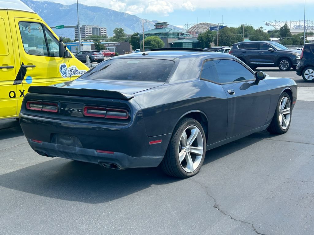 Used 2018 Dodge Challenger R/T RWD image 4