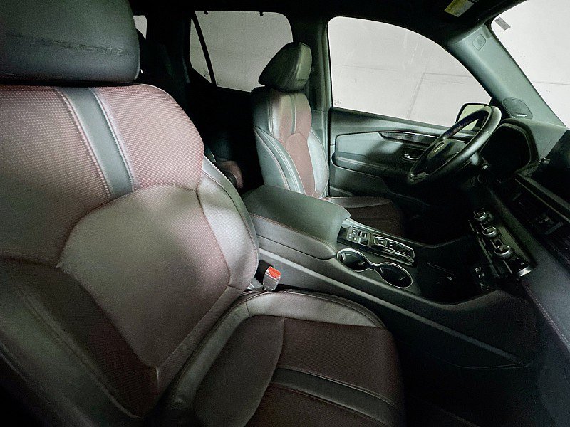 Used 2025 Honda Pilot Black Edition image 30