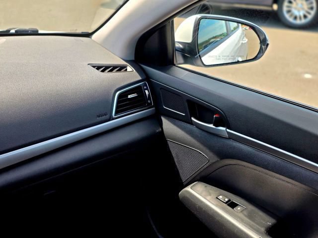 Used 2018 Hyundai Elantra SE FWD image 27