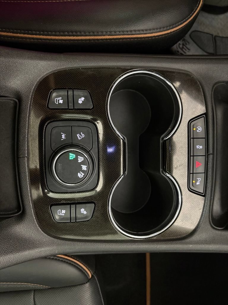 Used 2022 GMC Acadia AT4 w/ Preferred Package AWD/4WD image 32