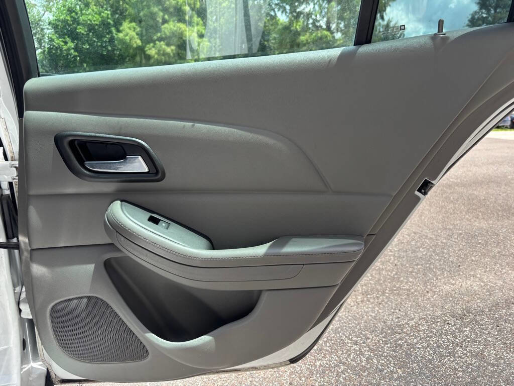 Used 2013 Chevrolet Malibu LS image 16