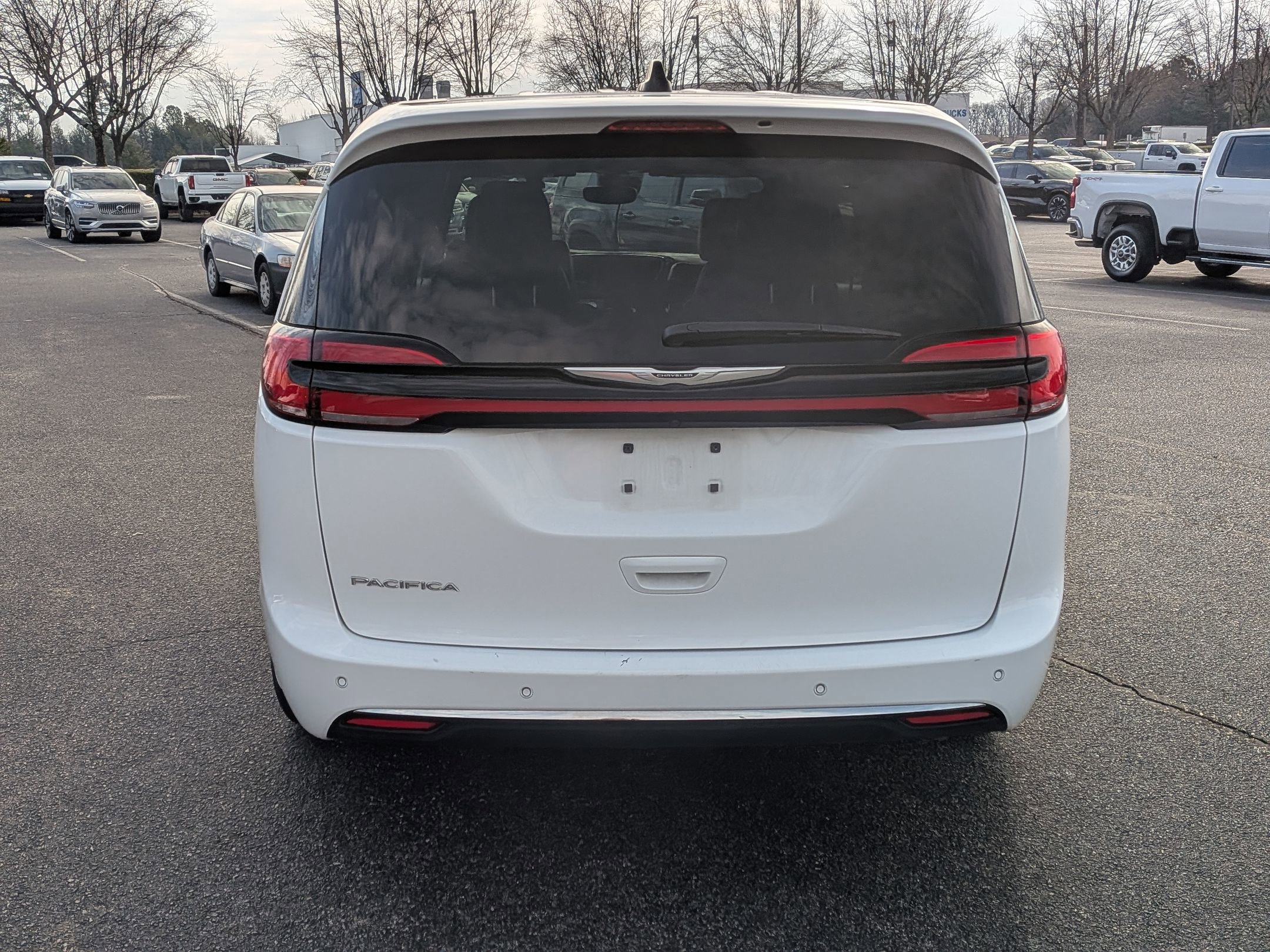 Used 2025 Chrysler Pacifica Select image 8