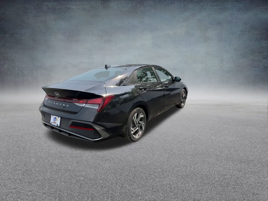 Used 2025 Hyundai Elantra Sport image 22
