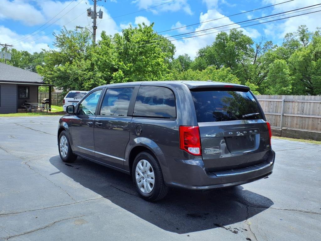 Used 2018 Dodge Grand Caravan SE w/ UConnect Hands-Free Group image 4