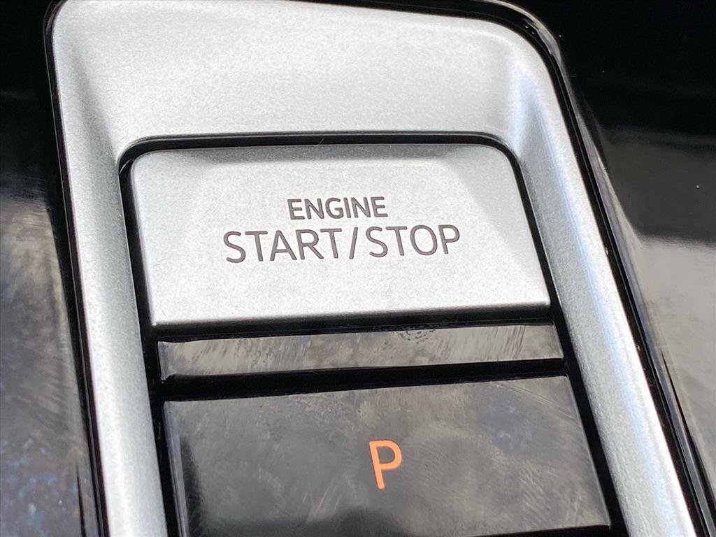 Certified 2025 Volkswagen Atlas Peak Edition SE image 18