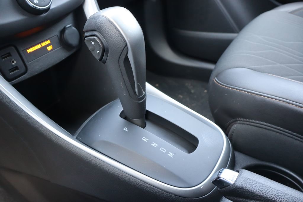 Used 2022 Chevrolet Trax LT w/ LT Convenience Package image 9