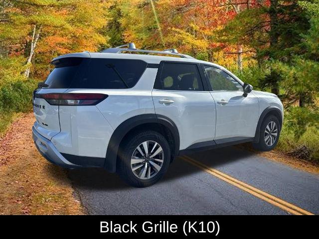 Certified 2023 Nissan Pathfinder SL w/ Black Appearance Package AWD/4WD image 15