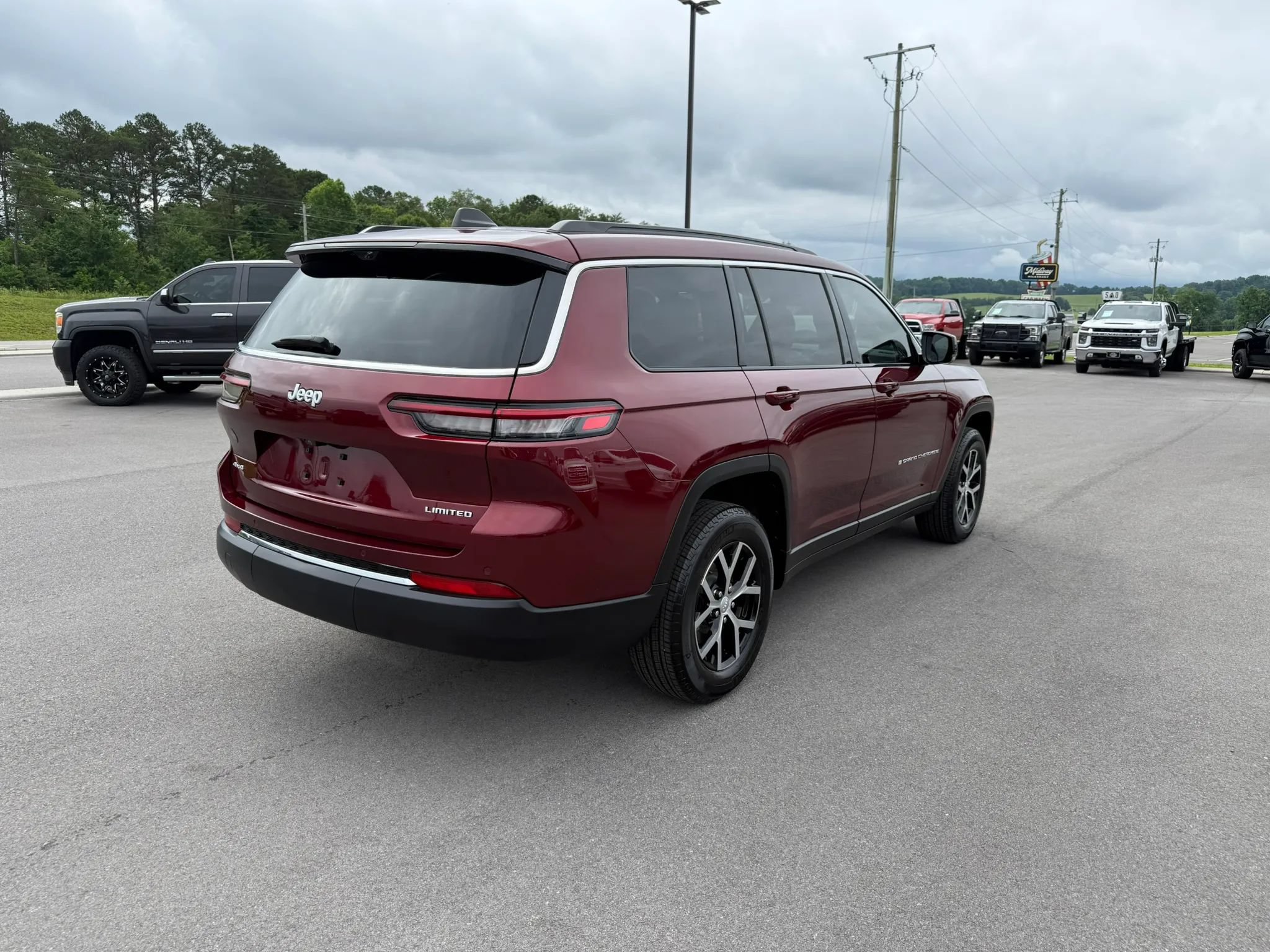 Used 2025 Jeep Grand Cherokee L Limited w/ Luxury Tech Group II AWD/4WD image 4