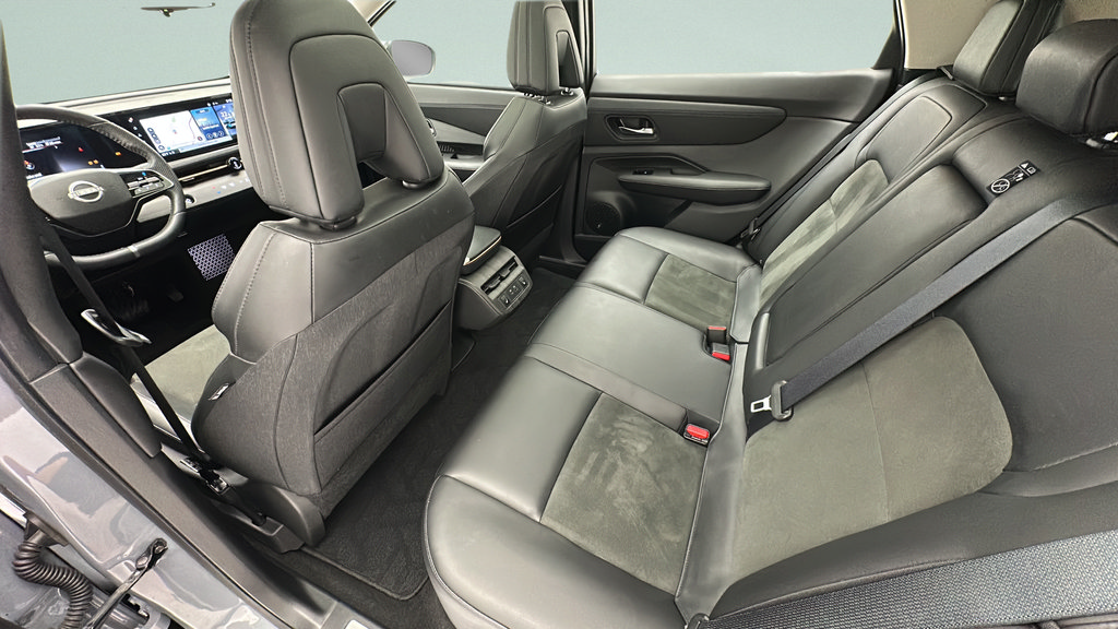 Used 2024 Nissan Ariya AWD image 10
