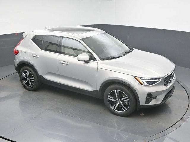 Used 2023 Volvo XC40 B5 Plus image 42