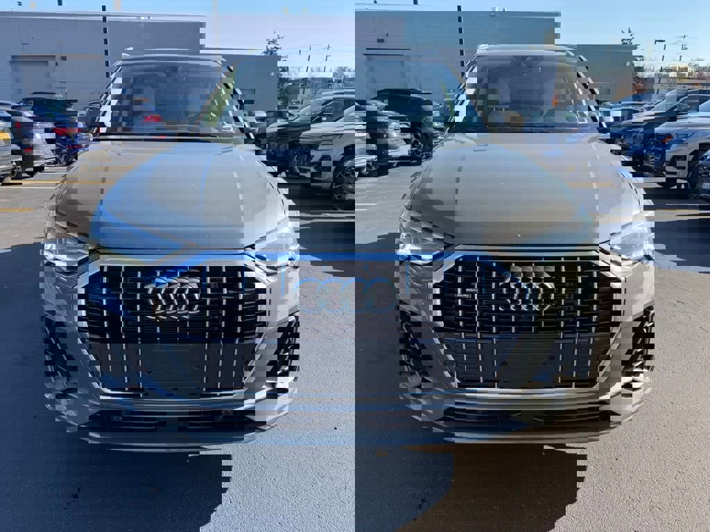 Used 2023 Audi Q3 2.0T Premium Plus w/ Premium Plus Package image 2