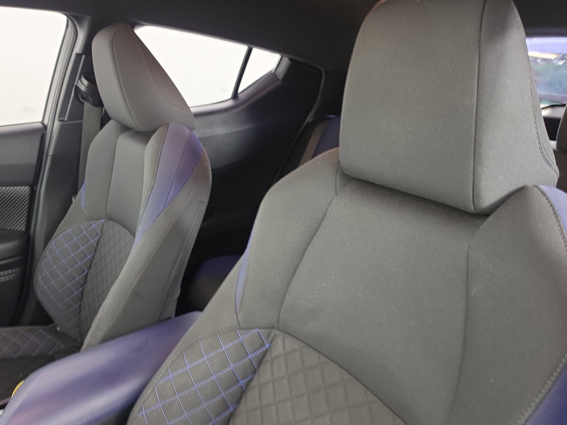 Used 2021 Toyota C-HR XLE FWD image 15