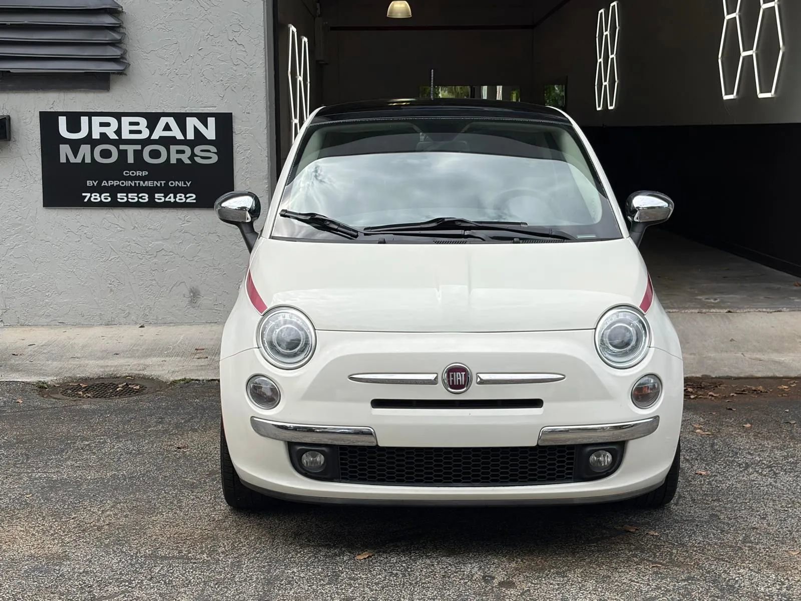 Used 2012 FIAT 500 Lounge w/ Pink Ribbon Special Edition image 7