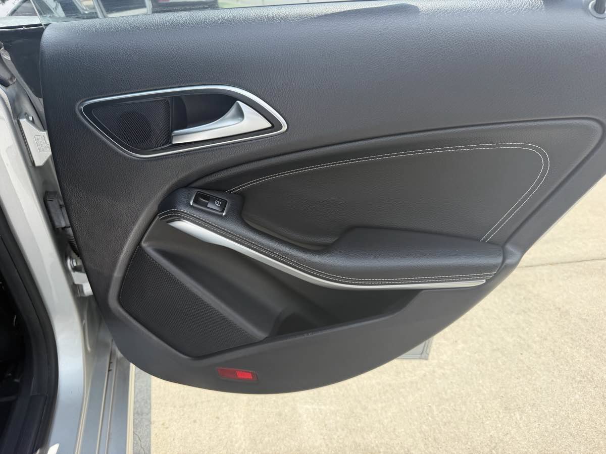 Used 2014 Mercedes-Benz CLA 250 image 25