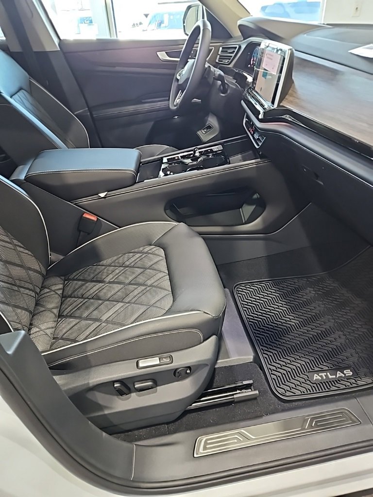 New 2026 Volkswagen Atlas SEL Premium R-Line image 13